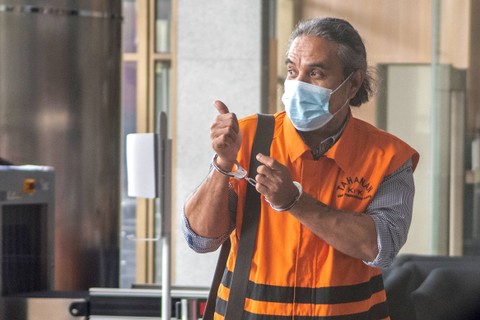 Tersangka pengacara Yosep Parera berjalan untuk menjalani pemeriksaan lanjutan di Gedung Merah Putih KPK, Jakarta, Rabu (25/1/2023). Foto: Muhammad Adimaja/ANTARA FOTO