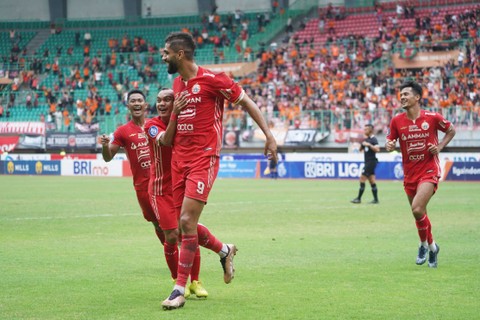 Persija Jakarta melawan PSM Makassar pada pertandingan lanjutan Liga 1, Rabu (25/1/2023). Foto: Persija Jakarta