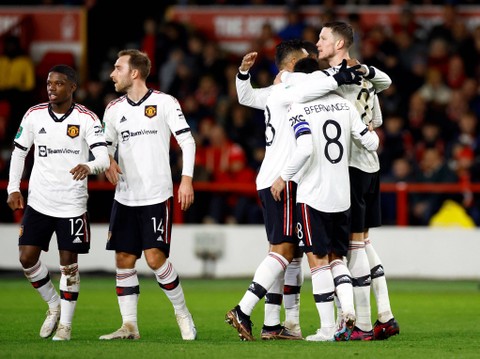 Wout Weghorst dari Manchester United mencetak gol kedua mereka saat pertandingan di The City Ground, Nottingham, Inggris. Foto: Peter Cziborra/Reuters