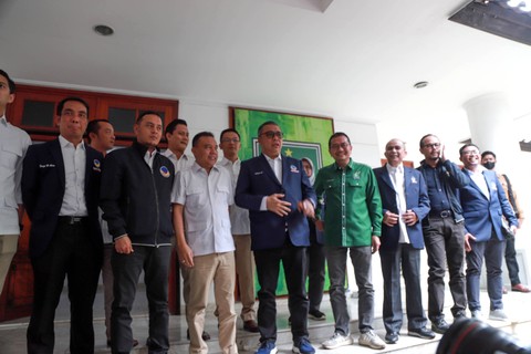Petinggi Partai Gerindra diwakili Sufmi Dasco, Partai PKB diwakili Syaiful Huda, dan Partai Nasdem diwakili Ahmad Ali melakukan pertemuan di Sekretariat bersama Partai Gerindra-PKB di kawasan Menteng, Jakarta Pusat, Kamis (26/1/2023). Foto: Jamal Ramadhan/kumparan