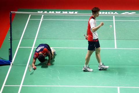 Tunggal putra Indonesia, Anthony Sinisuka Ginting, saat melawan wakil China, Shi Yu Qi, pada Daihatsu Indonesia Masters 2023 di Istora Senayan, Jakarta, Kamis (26/1/2023). Foto: Iqbal Firdaus/kumparan