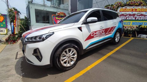 Layanan mobile service Chery di diler Pluit, Jakarta Utara.  Foto: Aditya Pratama Niagara/kumparan