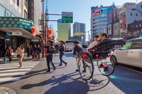 Ilustrasi Jinrikisha di Asakusa, Tokyo, Jepang. Foto: FOTOGRIN/Shutterstock