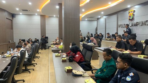 Peserta dialog publik di ruang video conference Polda Lampung. Foto: Polda Lampung