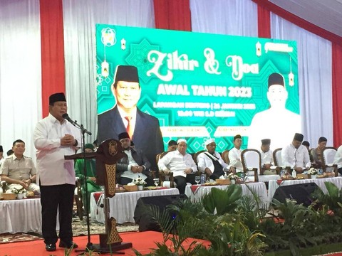 Prabowo saat menyampaikan sambutan di acara zikir akbar di Lapangan Benteng Kota Medan. Foto: Rahmat Utomo/kumparan
