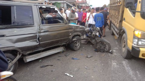 Kecelakaan beruntun 9 kendaraan di Nagari Panyalaian, Kabupaten Tanah Datar, Sumatera Barat, Kamis (26/1). Foto: Dok. Istimewa