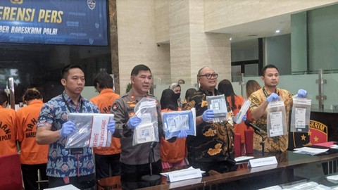 Jumpa pers pengungkapan situs judi online Mastertogel78 di Mabes Polri, Jumat (27/1). Foto: Jonathan Devin/kumparan
