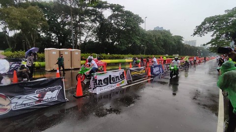 Kapolda Metro Jaya Irjen Fadil Imran dan Pj Gubernur DKI Jakarta Heru Budi Hartono jajal drag race di Kemayoran, Jakarta Pusat, Sabtu (28/1). Foto: Jonathan Devin/kumparan