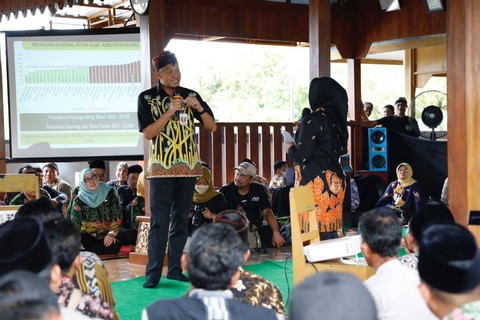Gubernur Jawa Tengah Ganjar Pranowo saat pimpin rapat di Pemkab Blora. Foto: Dok. Istimewa