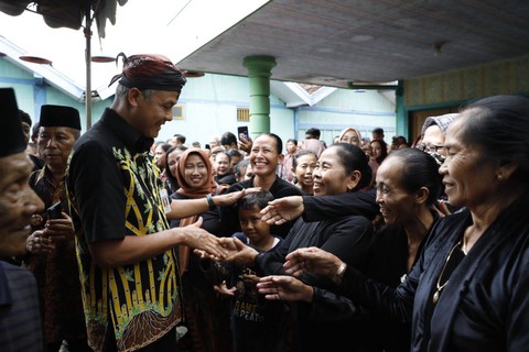 Gubernur Jawa Tengah Ganjar Pranowo saat pimpin rapat di Pemkab Blora. Foto: Dok. Istimewa