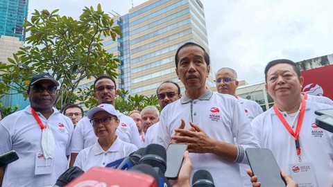 Presiden Joko Widodo di lobi Sarinah usai memulai kick-off keketuaan ASEAN Indonesia 2023, Minggu (29/1/2023). Foto: Hedi/Kumparan