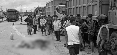 Kecelakaan lalu lintas terjadi di Jalan Soekarno Hatta (Bypass) dekat flyover Antasari, Bandar Lampung, pada Minggu (29/1). | Foto : Galih Prihantoro/ Lampung Geh