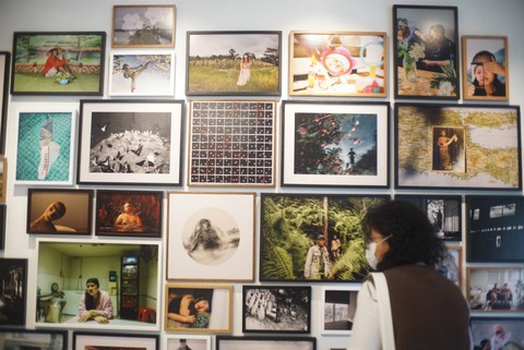 Sejumlah pengunjung melihat pameran Panna Future Talent di Panna Lab, Bekasi, Jawa Barat pada Minggu (29/1/2023). Foto: Iqbal Firdaus/kumparan