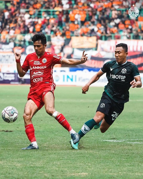 Duel antara pemain Persija saat melawan Persikabo, Minggu (29/1/2023). Foto: Instagram/@persija