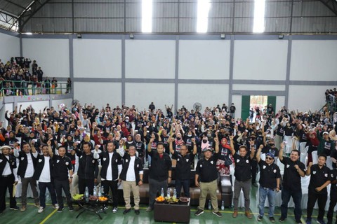 Pengukuhan kepengurusan Ganjaran Buruh Berjuang (GBB) Banten yang dihadiri ribuan orang perwakilan buruh di Banten. Foto: Dok. Istimewa