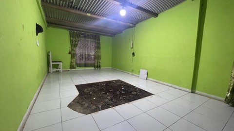 Lubang mayat diduga Farida, korban Solihin dan Wowon, di kontrakannya di Kampung Babakan Curug, Desa Kertajaya, Cianjur, Jawa Barat. Foto: Muthia Firdaus/kumparan
