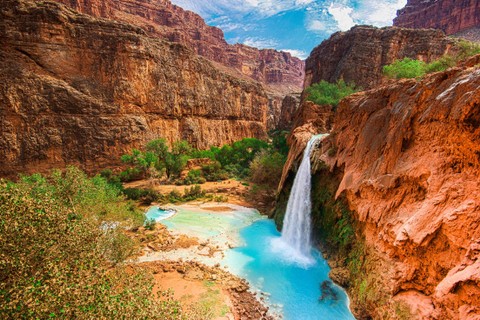 Panorama indahnya air terjun Havasupai di AS. Foto: iacomino FRiMAGES/Shutterstock