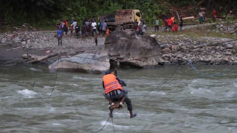 Pencarian 4 personel TNI Polri yang hanyut di Sungai Digoel, Pegunungan Bintang, Provinsi Papua Pegunungan. Foto Polres Pegunungan Bintang