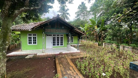 Rumah kontrakan Solihin dan Wowon di Kampung Babakan Curug, Desa Kertajaya, Kecamatan Ciranjang, Kabupaten Cianjur. Foto: Muthia Firdaus/kumparan