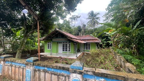 Rumah kontrakan Solihin dan Wowon di Kampung Babakan Curug, Desa Kertajaya, Kecamatan Ciranjang, Kabupaten Cianjur.  Foto: Muthia Firdaus/kumparan
