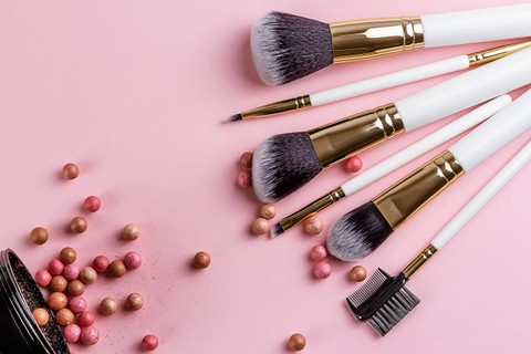 Ilustrasi kuas makeup. Foto: Anna Photographer/shutterstock