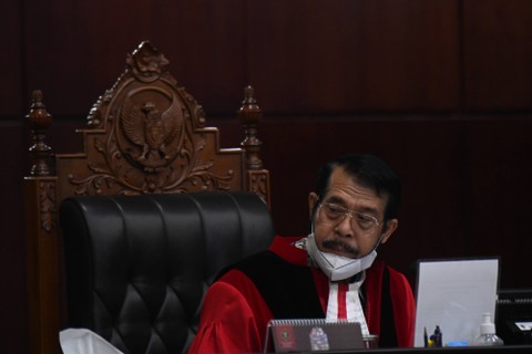 Ketua Majelis Hakim Mahkamah Konstitusi (MK) Anwar Usman memimpin jalannya sidang pengujian materiil UU Nomor 1 Tahun 1974 tentang Perkawinan dengan agenda pembacaan amar putusan di Gedung Mahkamah Konstitusi, Jakarta, Selasa (31/1/2023). Foto: Indrianto Eko Suwarso/Antara Foto