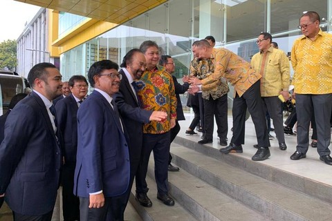 Ketum NasDem Surya Paloh tiba di DPP Golkar, Jakarta, Rabu (1/2/2023). Foto: Paulina Herasmaranindar/kumparan