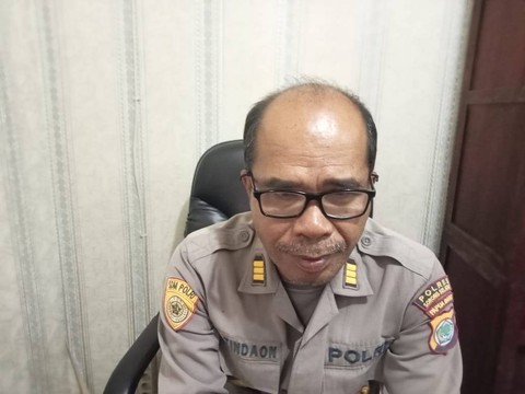 Kabag SDM Polres Sorong Selatan AKP Lukaman Tindaon saat ditemui wartawan