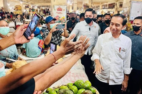 Presiden Jokowi tinjau Pasar Anyar, Bali, Kamis (2/2/2023).  Foto: Laily Rachev/Biro Pers Sekretariat Presiden
