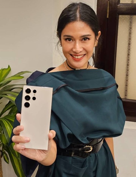 Dian Sastro mau bikin film pakai Galaxy S23 Ultra. Foto: Muhammad Fikrie/kumparan