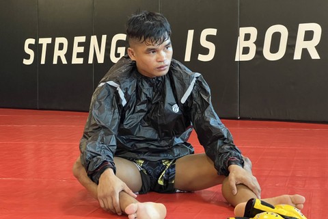 Jeka Saragih berlatih jelang pertarungan Road to UFC di AS. Foto: Kevin Kurnianto/kumparan