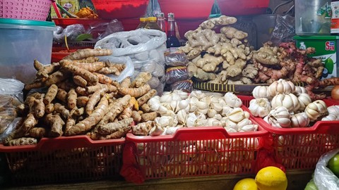 Ketersediaan Bawang di Pasar Tomang, Sabtu (4/2/2023). Foto: Narda Margaretha Sinambela/kumparan