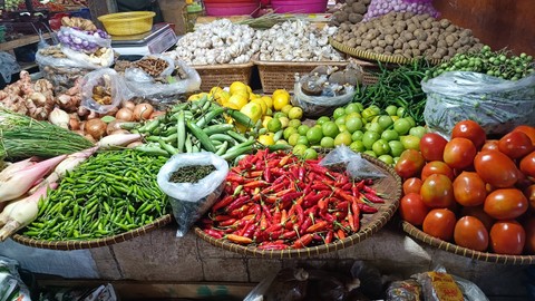 Ketersediaan Cabai di Pasar Tomang, Sabtu (4/2/2023). Foto: Narda Margaretha Sinambela/kumparan