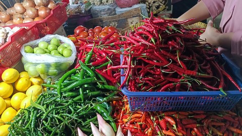 Ketersediaan Cabai di Pasar Tomang, Sabtu (4/2/2023). Foto: Narda Margaretha Sinambela/kumparan
