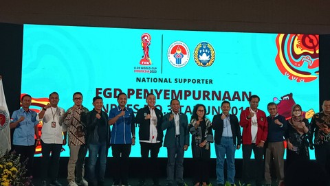 PSSI dan Menpora dalam FGD Penyempurnaan Inpres No.3 Tahun 2019 di Hotel Pullman, Jakarta. Jumat (3/2). Foto: Jodi Hermawan/kumparan