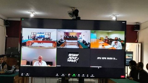 Eks Wali Kota Yogya, Haryadi Suyuti, saat menjalani sidang kasus suap perizinan apartemen di PN Yogyakarta. Foto: Widi RH Pradana