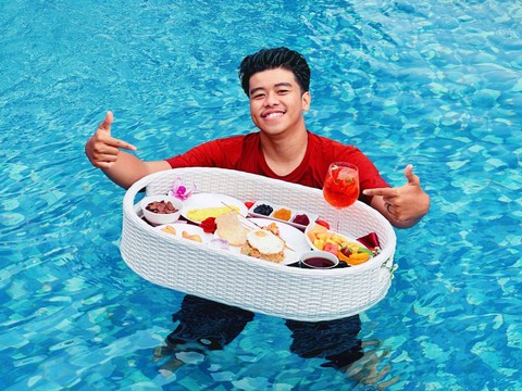 Floating Breakfast di Aidia Grande Hotel, Minggu (29/1/2023) | Foto: Roza Hariqo/Lampung Geh