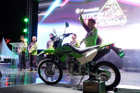 Peluncuran Kawasaki KLX 150 baru di Ancol, Jakarta Utara, Sabtu (4/2/2023). Foto: Aditya Pratama Niagara/kumparan