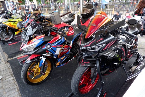 Modifikasi motor di Kawasaki Bike Week 2023. Foto: Aditya Pratama Niagara/kumparan