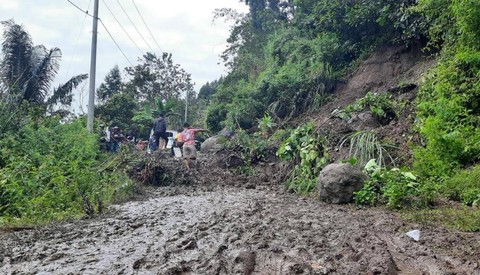Longsor tutup badan jalan di Tana Toraja. Foto: Dok. Istimewa