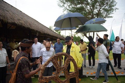 Menteri Koordinator Bidang Perekonomian Airlangga Hartarto meninjau pembangunan KEK Kura-Kura Bali dan KEK Sanur di Denpasar, Bali, Sabtu (4/2/2023).  Foto: Kemenko Perekonomian