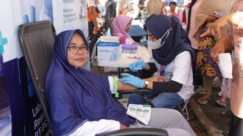 Suasana peringatan Hari Kanker Sedunia 2023 di area Car Free Day Banda Aceh, Ahad (5/2). Foto: Suparta/acehkini