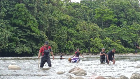 Pencarian Briptu Yohane Matheus, personel Polres Pegunungan Bintang yang hanyut di SUngai Digoel Distrik Iwur Pegunungan Bintang. Foto: Polda Papua