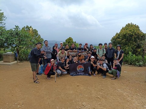 kumpala trekking ke Bukit Paniisan. Foto: lupa dari siapa, minta izin ygs buat tim kumpala yang punya foto ini