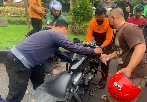 Penampakan Moge yang Terlibat Kecelakaan dengan Honda Blade di Surabaya (1)