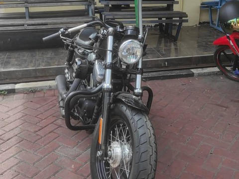 Penampakan Moge yang Terlibat Kecelakaan dengan Honda Blade di Surabaya (3)