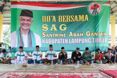 Kegiatan doa bersama yang digelar Santrine Abah Ganjar (SAG) Lampung bersama warga Desa Adi Luhur, Kecamatan Jabung, Kabupaten Lampung Timur. Foto: Dok. Istimewa