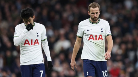 Son Heung-min (kiri) dan Harry Kane saat laga Tottenham Hotspur vs Manchester City dalam pekan ke-22 Liga Inggris 2022/23 di Tottenham Hotspur Stadium, London, 5 Februari 2023. Foto: REUTERS/David Klein