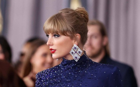 Taylor Swift  menghadiri ajang Grammy Awards Ke-65 di Los Angeles, California, Amerika Serikat, Minggu (5/2/2023).   Foto: David Swanson/REUTERS