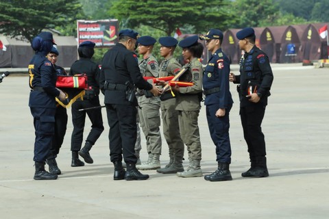 Korps Brimob Polri menggelar pelatihan Basic Trauma and Cardiac Life Support (BT&CLS) 2023 di Pusat Latihan Brimob, Bogor, Jawa Barat pada Senin (6/2/2023).  Foto: Polri